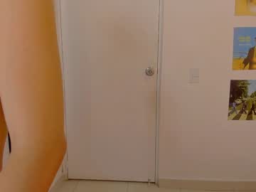 girl
        little_effy18 cam image #2755675