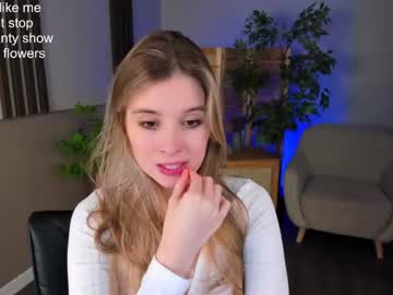 girl
        milablush cam image #828516