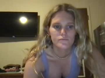 girl
        bellamae11 cam image #3465989
