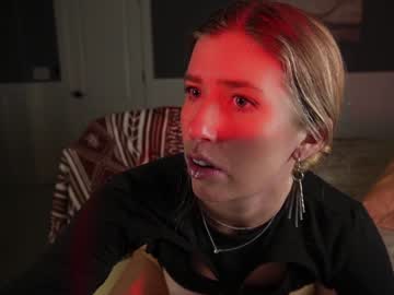 girl
        lucy_gooosey cam image #3481277