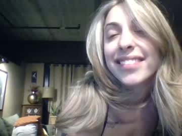 girl
        talia_fiore cam image #39398