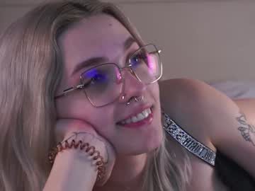 girl Cam Girls Masturbating With Dildos On Chaturbate with elinacherry