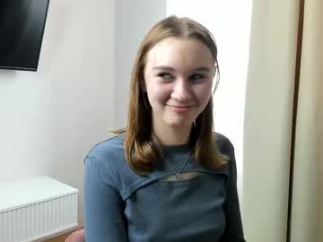 girl
        lynethamm cam image #6896684