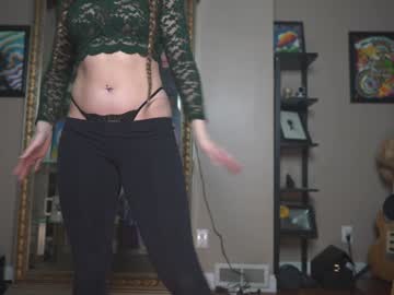 girl
        chroniclove cam image #6685495