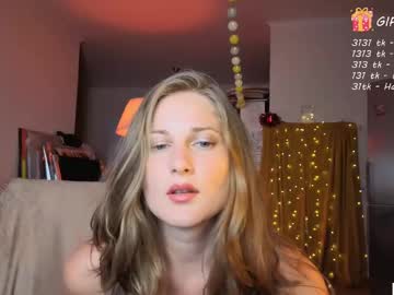 girl
        palach2323 cam image #6555123