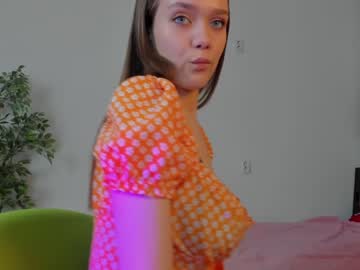 girl
        bright_bella cam image #1884749