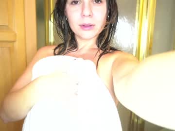girl
        dontgivethisout cam image #581373