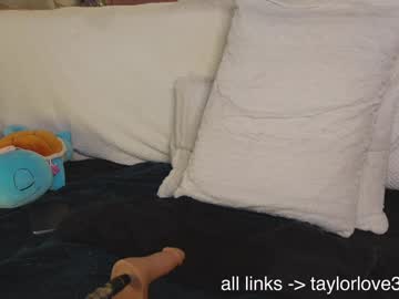 girl
        taylor_love_303 cam image #6322739