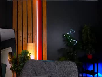 girl
        milablush cam image #1704954