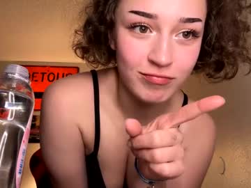 girl
        lillianpoach cam image #5480351