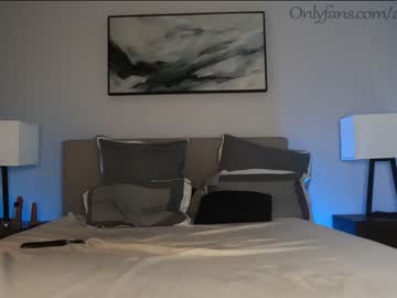 couple
        ari_lovexo cam image #2877