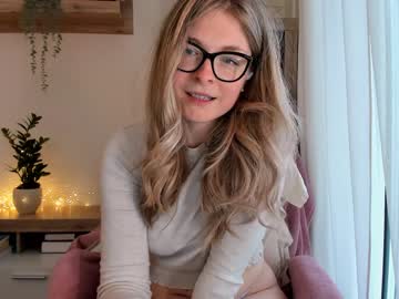girl
        bestgirl_ofthe_neighborhood cam image #1230427