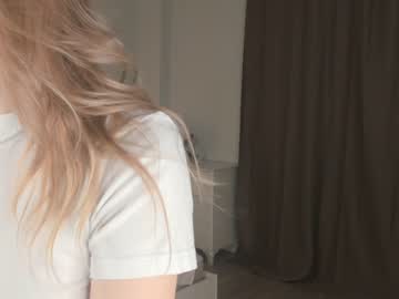 girl
        tothebottomofonesheart cam image #3572620