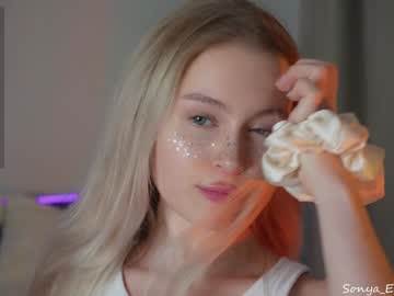 girl
        sonyaericsson cam image #4355628