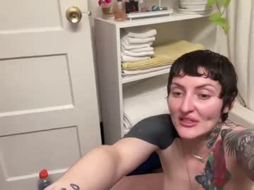 girl
        oftenelle cam image #1026421
