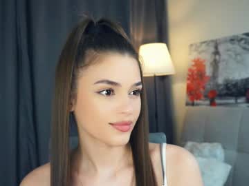 girl
        zarabeamer cam image #6770019