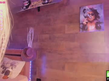 girl
        yolandabertha cam image #1174929