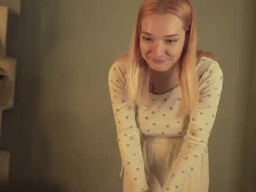 girl
        anna_breach cam image #1910705