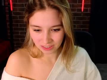 girl
        milablush cam image #1382361