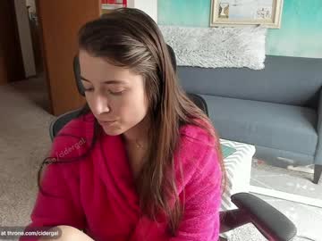 girl
        cidergal69 cam image #5827650
