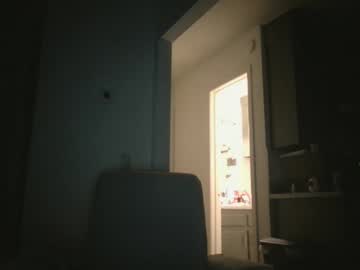 girl
        bgsubmgrl cam image #4285790
