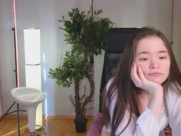 girl
        carolina_winter cam image #4955899