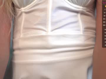 girl
        kelly_the_horniest cam image #2183144