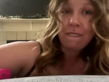 girl
        missboots420 cam image #3102193