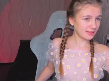 girl
        kylie_mine cam image #149204