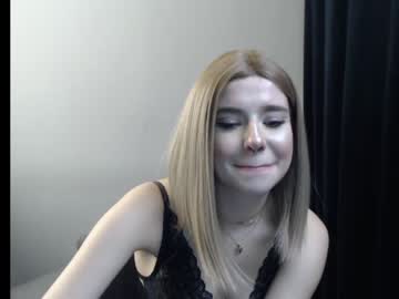 girl
        kiki_mone cam image #7243
