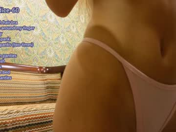 girl
        wanda_robinson cam image #4621620