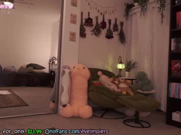 girl
        evelynpiers cam image #1778975