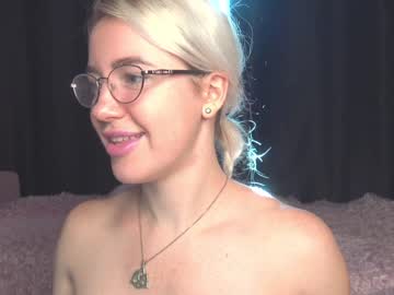 girl
        xtina__ cam image #366971