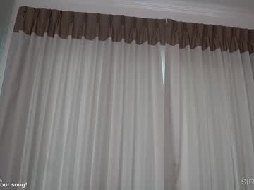 girl
        _sirine_ cam image #6220454
