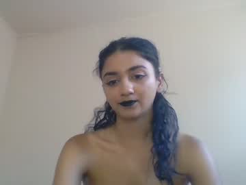 girl
        dreamymermaid cam image #1808620