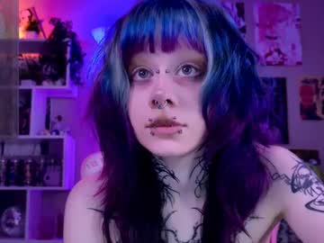 girl
        lollyshy__ cam image #6756378