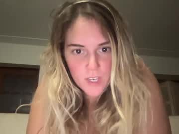 couple
        snowbunnyass cam image #630064