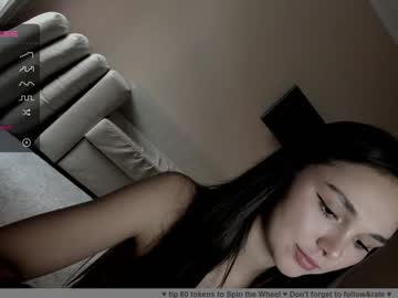 girl
        hollyextra cam image #4563710