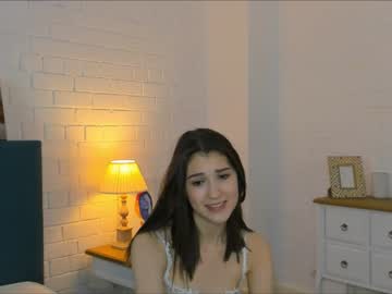 girl
        baileywalton cam image #2301581