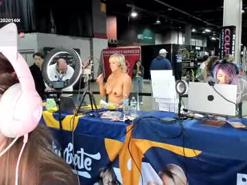 girl
        cidergal69 cam image #6547614