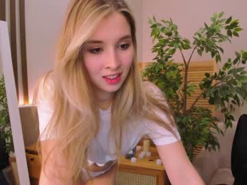 girl
        milablush cam image #404837