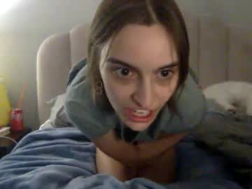 girl
        brattyashie cam image #4918508