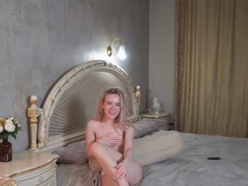 girl
        courtneyabigail cam image #3530708