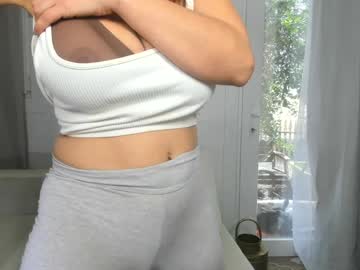 girl
        dulceys cam image #6415319