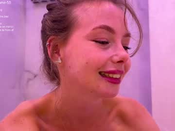 girl
        elli_harmon cam image #6648029