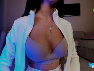 girl
        hollyextra cam image #1208473