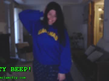 girl
        mila_ cam image #380863