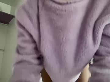 girl
        yourbonie cam image #1375183