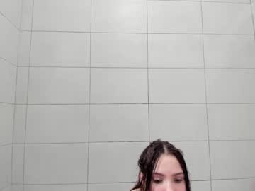girl
        reilbell cam image #1145748