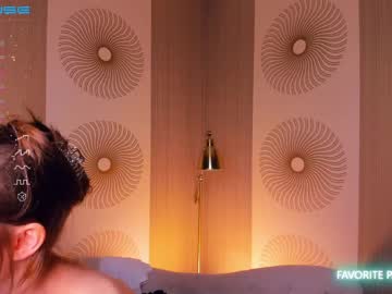 girl
        happiness_call cam image #1454694